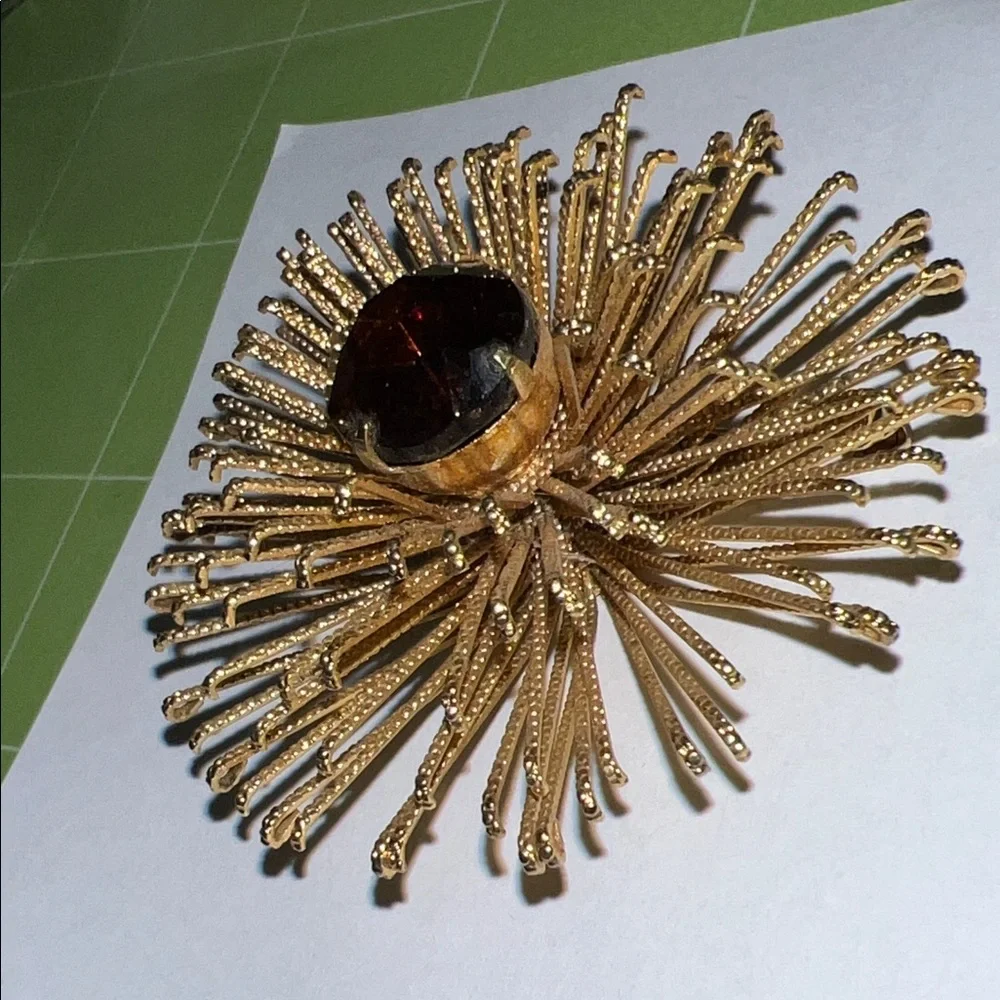 Sarah Coventry Gold and Brown Starburst Brooch - Picture 4 of 6